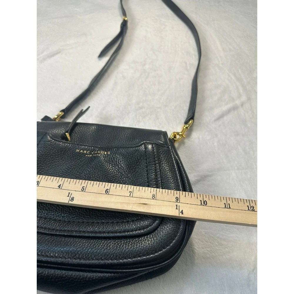 Marc Jacobs Crossbody Bag Womens Medium‎ Black Good Pebbled Leather Gold Logo